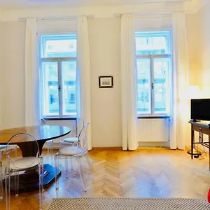 Beautiful Viennese Flat In The Centre Apartment Wien